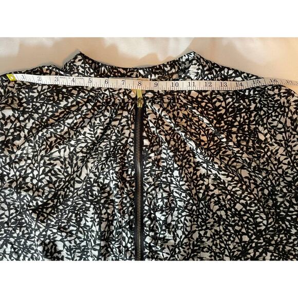 MICHAEL KORS 1/4 ZIP TUNIC BLOUSE. SIZE 12 BLACK AND WHITE - Picture 5 of 7